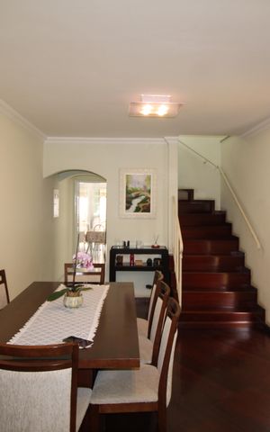Casa à venda com 150m², 3 quartos e 2 vagasSala