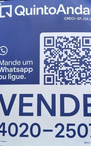 Casa à venda com 150m², 3 quartos e 2 vagas Casa à venda com 150m², 3 quartos e 2 vagasFachada