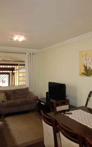 Casa à venda com 150m², 3 quartos e 2 vagasSala