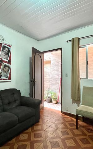 Casa à venda com 90m², 4 quartos e 1 vaga Casa à venda com 90m², 4 quartos e 1 vagaSala
