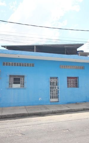 Casa à venda com 320m², 3 quartos e 3 vagasFachada