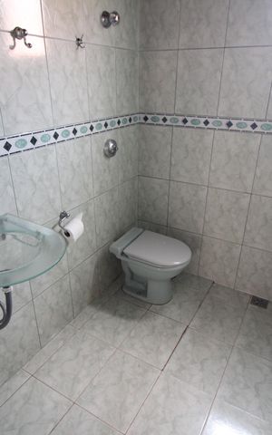 Casa à venda com 320m², 3 quartos e 3 vagasBanheiro