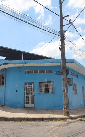 Casa à venda com 320m², 3 quartos e 3 vagasFachada
