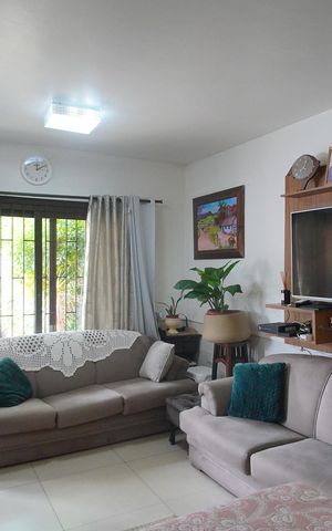 Casa à venda com 135m², 3 quartos e 2 vagasSala