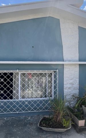Casa à venda com 178m², 2 quartos e 3 vagas