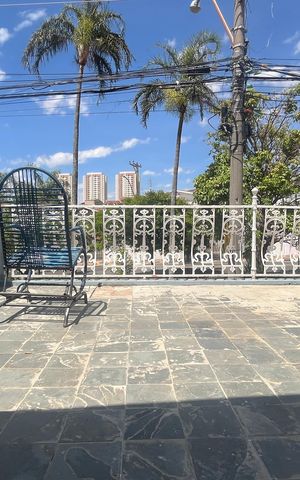 Casa à venda com 178m², 2 quartos e 3 vagas