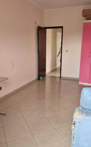 Casa à venda com 221m², 4 quartos e 1 vaga Casa à venda com 221m², 4 quartos e 1 vagaSala