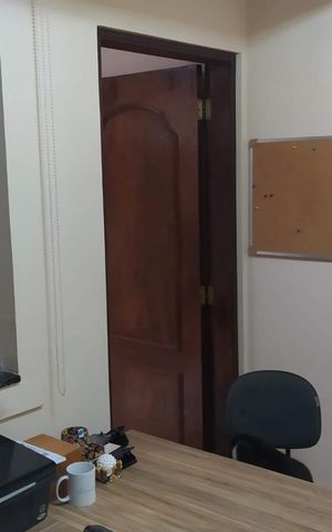 Casa à venda com 221m², 4 quartos e 1 vaga Casa à venda com 221m², 4 quartos e 1 vagaEscritório
