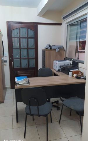 Casa à venda com 221m², 4 quartos e 1 vaga Casa à venda com 221m², 4 quartos e 1 vagaEscritório
