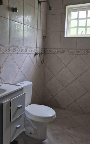 Casa à venda com 221m², 4 quartos e 1 vaga Casa à venda com 221m², 4 quartos e 1 vagaBanheiro