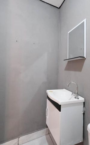 Casa à venda com 55m², 6 quartos e 2 vagasBanheiro