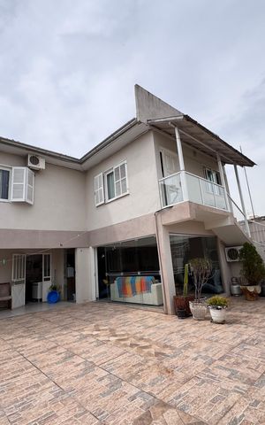 Casa à venda com 262m², 4 quartos e 3 vagas Casa à venda com 262m², 4 quartos e 3 vagasÁrea comum