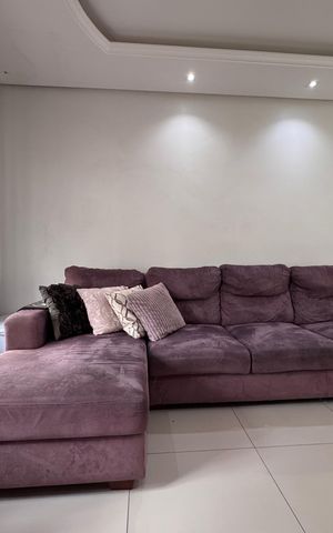Casa à venda com 262m², 4 quartos e 3 vagas Casa à venda com 262m², 4 quartos e 3 vagassala