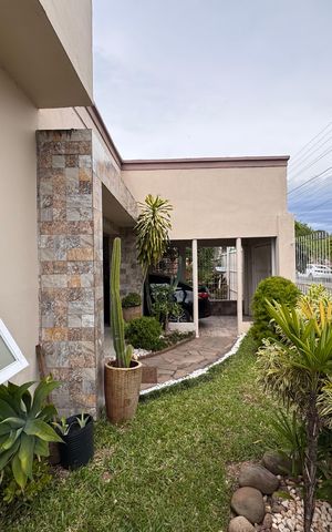Casa à venda com 262m², 4 quartos e 3 vagas Casa à venda com 262m², 4 quartos e 3 vagasÁrea comum