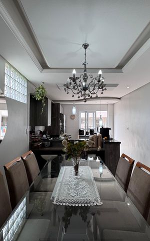 Casa à venda com 262m², 4 quartos e 3 vagas Casa à venda com 262m², 4 quartos e 3 vagasCozinha