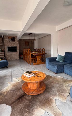 Casa à venda com 262m², 4 quartos e 3 vagas Casa à venda com 262m², 4 quartos e 3 vagasSalão de Festas