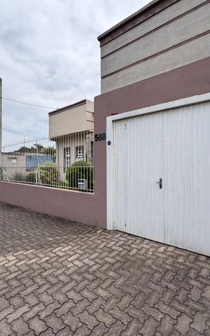 Casa à venda com 262m², 4 quartos e 3 vagas Casa à venda com 262m², 4 quartos e 3 vagasFachada