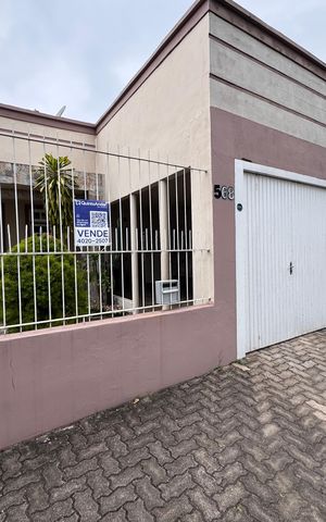 Casa à venda com 262m², 4 quartos e 3 vagas Casa à venda com 262m², 4 quartos e 3 vagasFachada