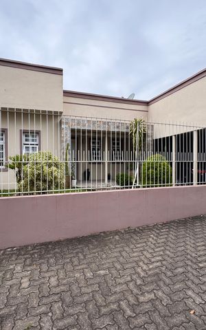 Casa à venda com 262m², 4 quartos e 3 vagas Casa à venda com 262m², 4 quartos e 3 vagasFachada