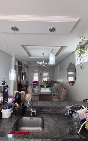 Casa à venda com 262m², 4 quartos e 3 vagas Casa à venda com 262m², 4 quartos e 3 vagasCozinha