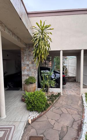 Casa à venda com 262m², 4 quartos e 3 vagas Casa à venda com 262m², 4 quartos e 3 vagasÁrea comum