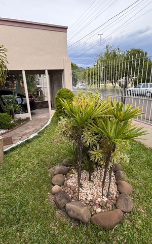 Casa à venda com 262m², 4 quartos e 3 vagas Casa à venda com 262m², 4 quartos e 3 vagasÁrea comum
