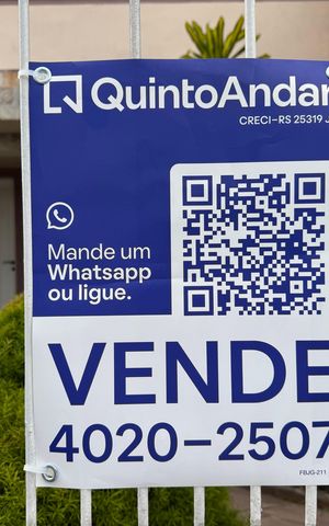 Casa à venda com 262m², 4 quartos e 3 vagas Casa à venda com 262m², 4 quartos e 3 vagasPlaca fachada FBJG-211