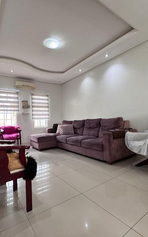 Casa à venda com 262m², 4 quartos e 3 vagas Casa à venda com 262m², 4 quartos e 3 vagassala