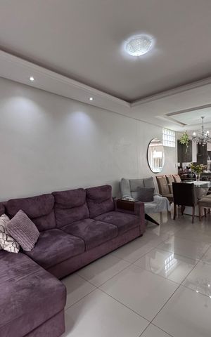 Casa à venda com 262m², 4 quartos e 3 vagas Casa à venda com 262m², 4 quartos e 3 vagassala