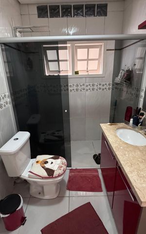 Casa à venda com 262m², 4 quartos e 3 vagas Casa à venda com 262m², 4 quartos e 3 vagasbanheiro