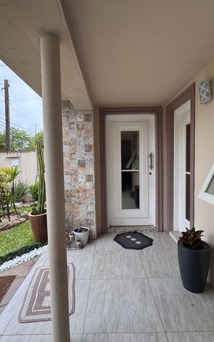 Casa à venda com 262m², 4 quartos e 3 vagas Casa à venda com 262m², 4 quartos e 3 vagasÁrea comum