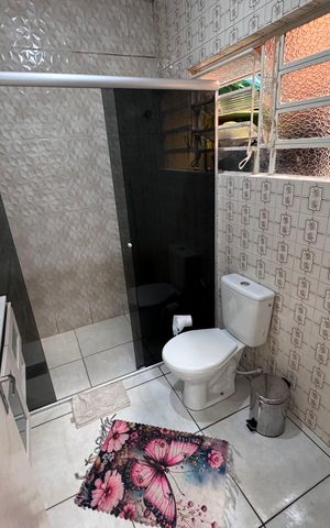 Casa à venda com 262m², 4 quartos e 3 vagas Casa à venda com 262m², 4 quartos e 3 vagasBanheiro