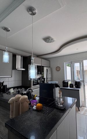 Casa à venda com 262m², 4 quartos e 3 vagas Casa à venda com 262m², 4 quartos e 3 vagasCozinha