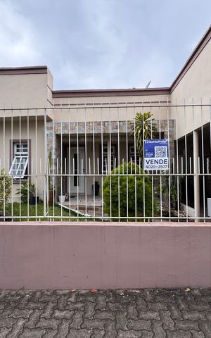 Casa à venda com 262m², 4 quartos e 3 vagas Casa à venda com 262m², 4 quartos e 3 vagasPlaca fachada