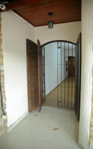 Casa à venda com 201m², 3 quartos e 3 vagasSuíte 2- Varanda 