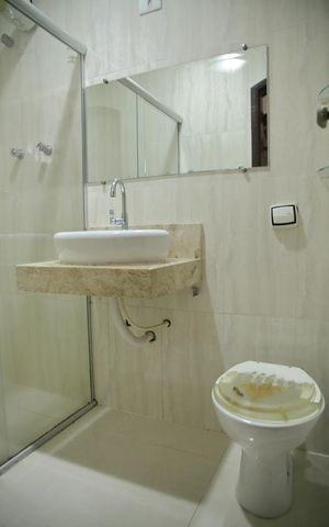 Casa à venda com 201m², 3 quartos e 3 vagasSuíte 2  - Banheiro 