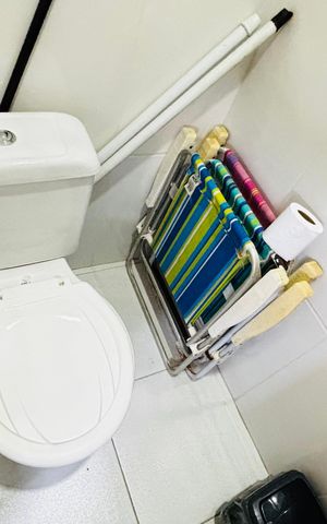 Casa de condomínio para alugar com 196m², 5 quartos e 8 vagas Casa de condomínio para alugar com 196m², 5 quartos e 8 vagasBanheiro de Serviço