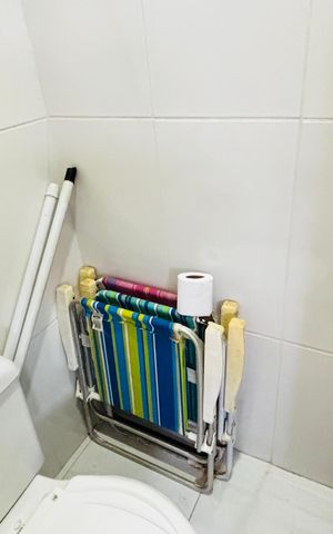 Casa de condomínio para alugar com 196m², 5 quartos e 8 vagas Casa de condomínio para alugar com 196m², 5 quartos e 8 vagasBanheiro de Serviço