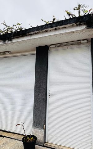 Casa de condomínio para alugar com 196m², 5 quartos e 8 vagas Casa de condomínio para alugar com 196m², 5 quartos e 8 vagasFachada