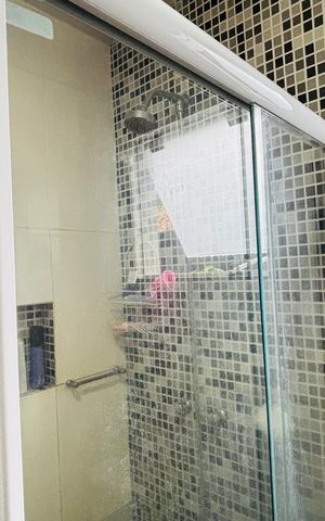Casa de condomínio para alugar com 196m², 5 quartos e 8 vagas Casa de condomínio para alugar com 196m², 5 quartos e 8 vagasBanheiro da Suíte