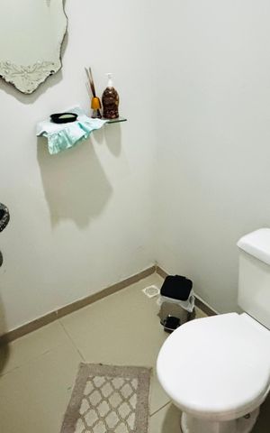 Casa de condomínio para alugar com 196m², 5 quartos e 8 vagas Casa de condomínio para alugar com 196m², 5 quartos e 8 vagasLavabo
