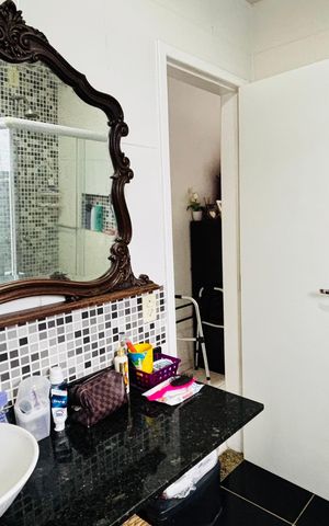 Casa de condomínio para alugar com 196m², 5 quartos e 8 vagas Casa de condomínio para alugar com 196m², 5 quartos e 8 vagasBanheiro da Suíte