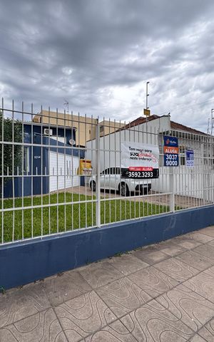 Casa para alugar com 150m², 2 quartos e 2 vagas Casa para alugar com 150m², 2 quartos e 2 vagasFachada