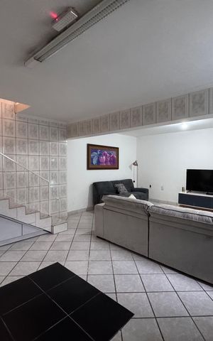 Casa para alugar com 150m², 2 quartos e 2 vagas Casa para alugar com 150m², 2 quartos e 2 vagasSala