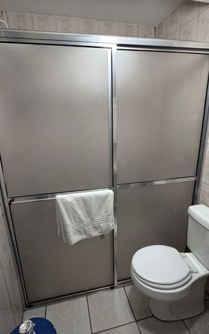 Casa para alugar com 150m², 2 quartos e 2 vagas Casa para alugar com 150m², 2 quartos e 2 vagasBanheiro