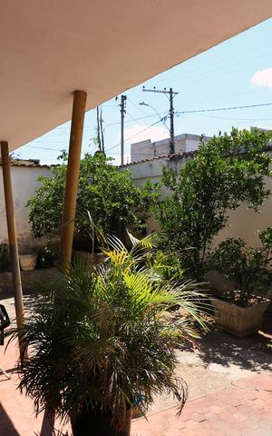 Casa à venda com 360m², 2 quartos e 2 vagas Casa à venda com 360m², 2 quartos e 2 vagasEntrada