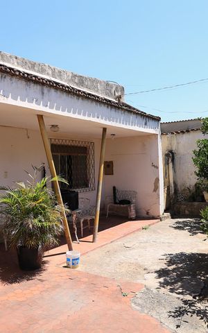 Casa à venda com 360m², 2 quartos e 2 vagas Casa à venda com 360m², 2 quartos e 2 vagasEntrada