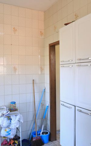 Casa à venda com 360m², 2 quartos e 2 vagas Casa à venda com 360m², 2 quartos e 2 vagasCozinha