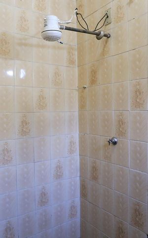 Casa à venda com 360m², 2 quartos e 2 vagas Casa à venda com 360m², 2 quartos e 2 vagasBanheiro da Suíte