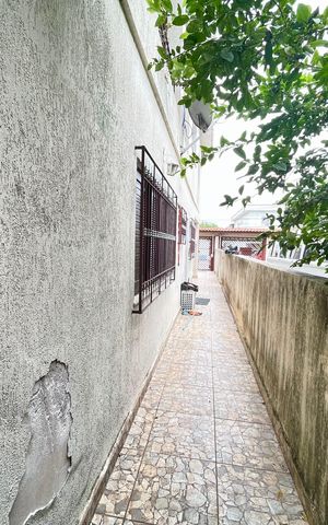Casa à venda com 400m², 6 quartos e 8 vagasCorredor externo